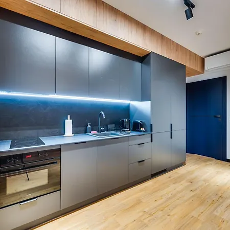 Black & Blue By Oneapartments *
